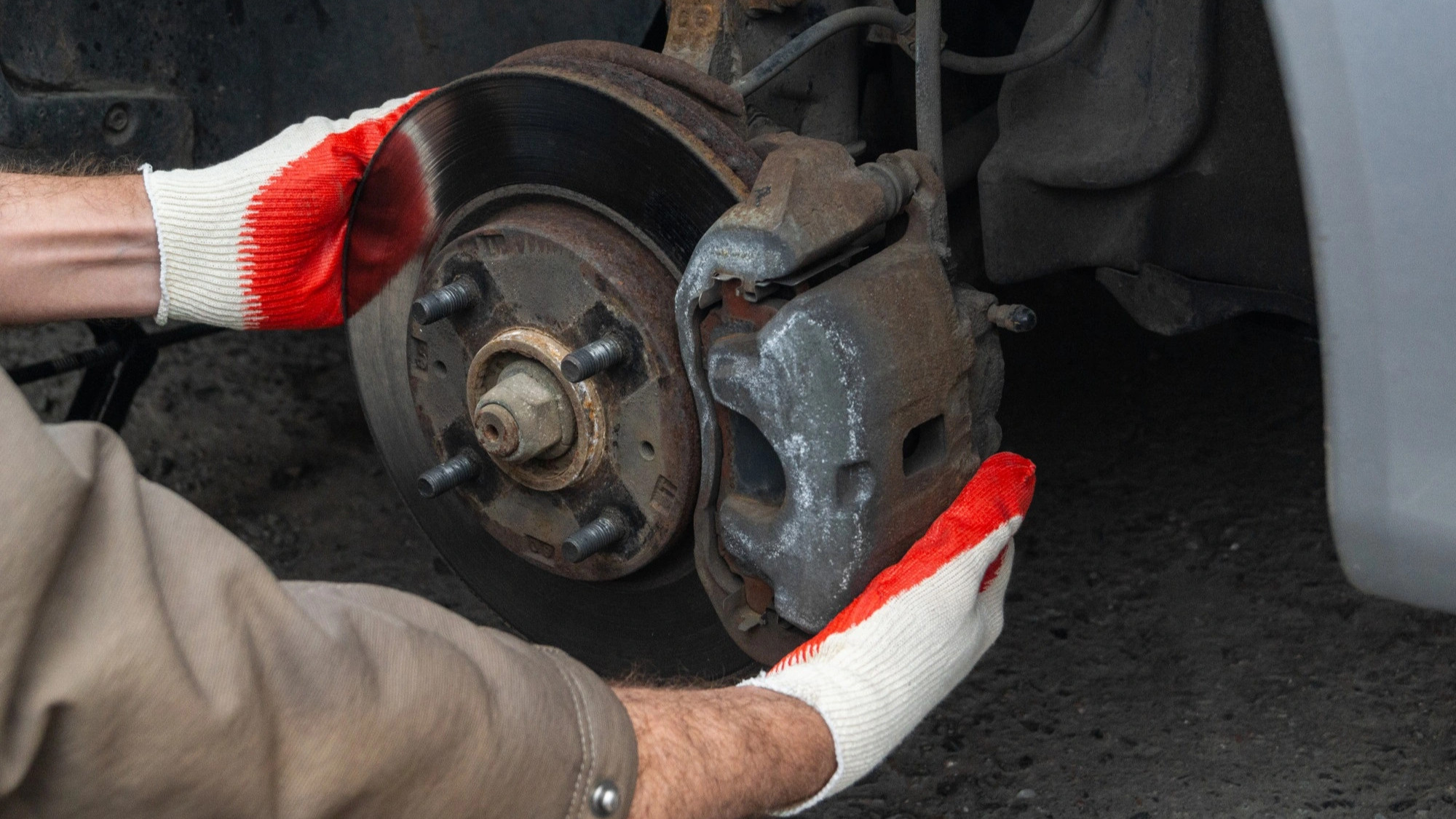 5 signs your brakes need urgent attention