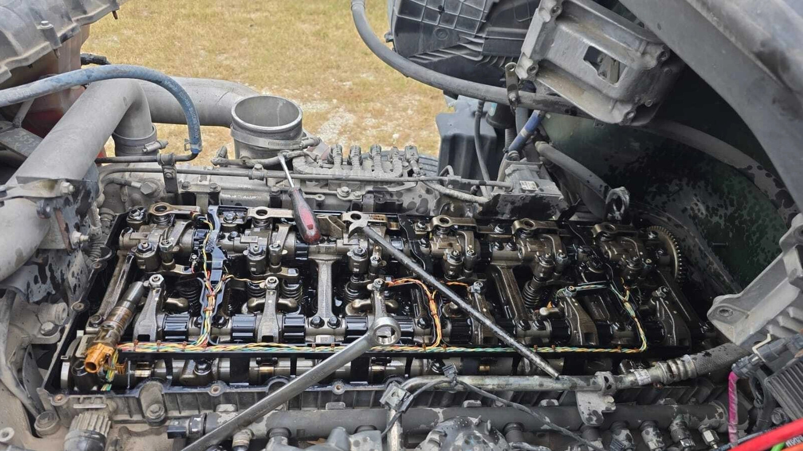 Reemplazo de un inyector en un motor PACCAR MX-13 EPA13