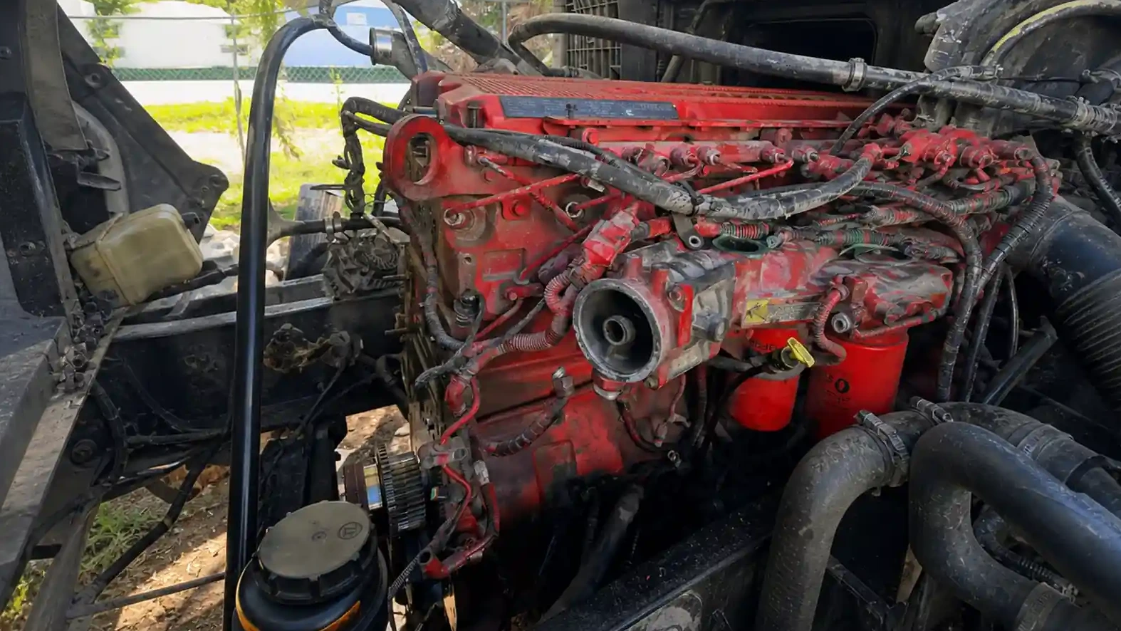 mobile-repair-for-cummins-isx15-front-cover-oil-leaks-what-drivers-should-know