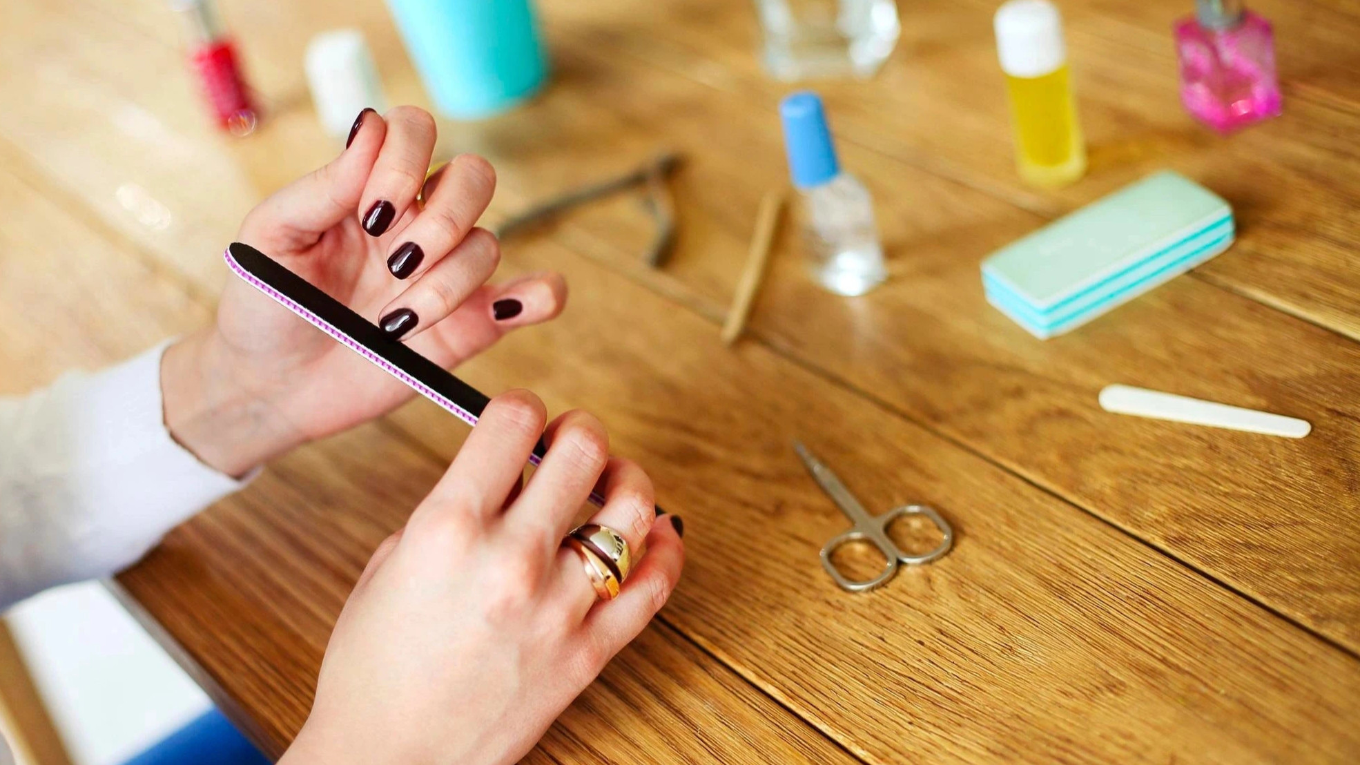 how-to-file-your-nails-correctly-according-to-their-shape
