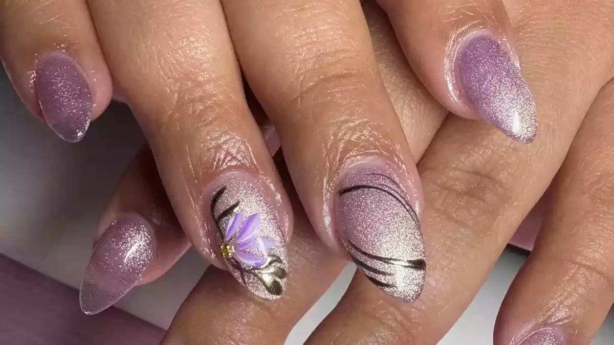 purple-acrylic-nails-with-floral-accents-a-soft-glam-guide-for-your-next-appointment