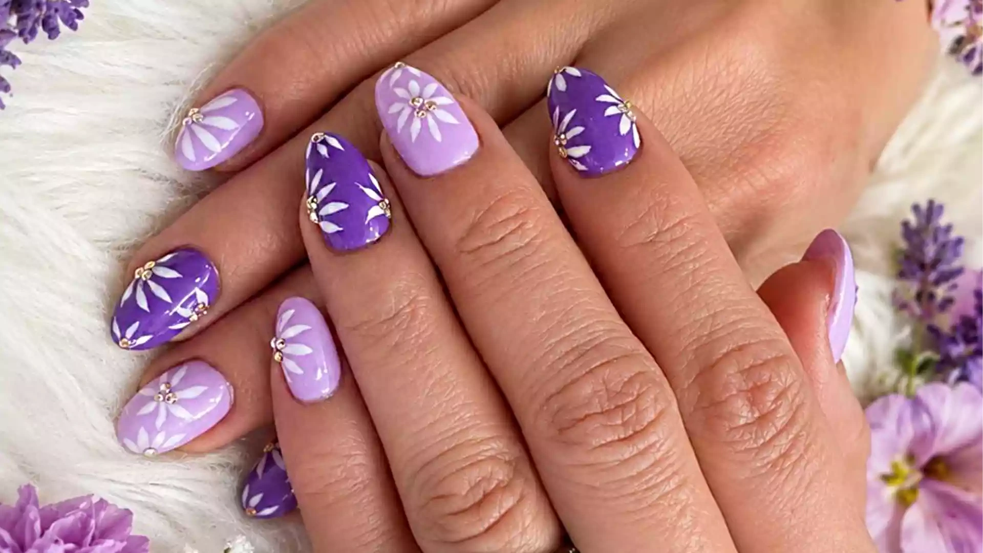 unas-florales-moradas-en-florida-como-elegir-y-cuidar-un-diseno-elegante