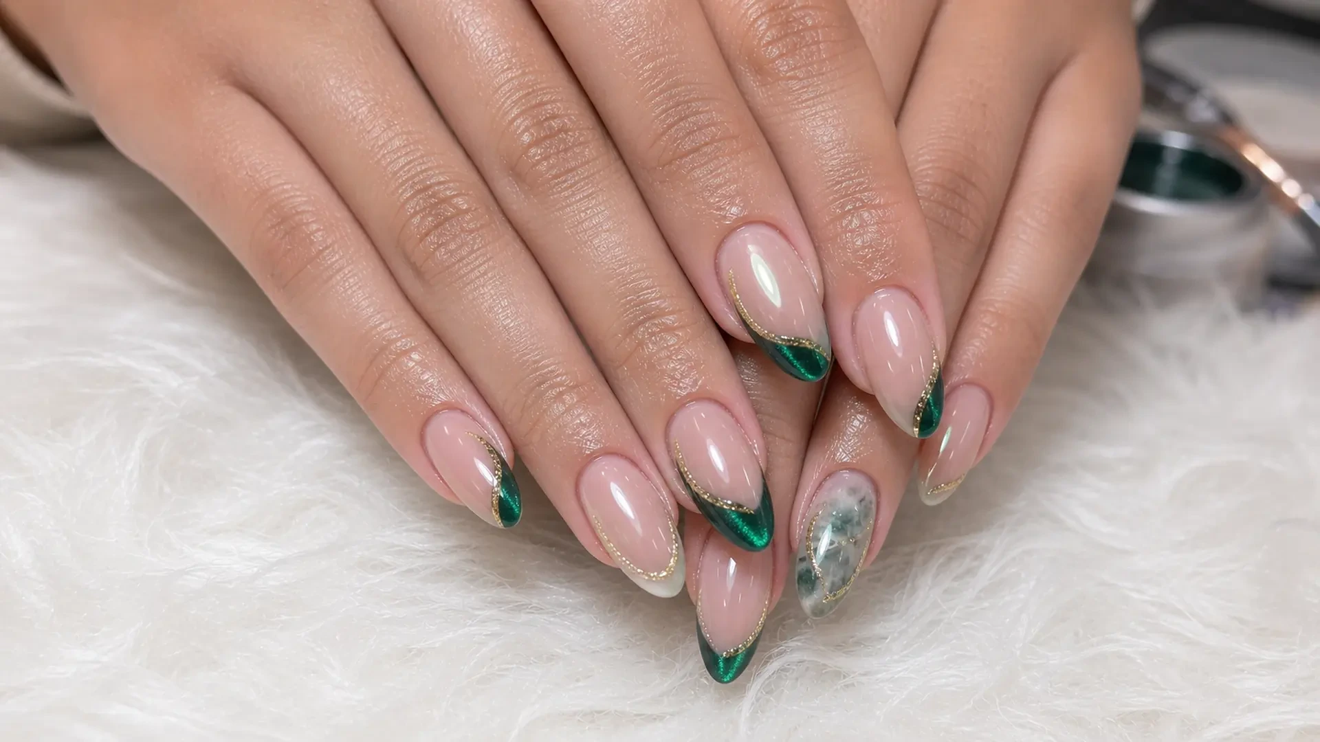 gel-polish-builder-gel-or-rubber-gel-how-to-choose-the-right-nail-service