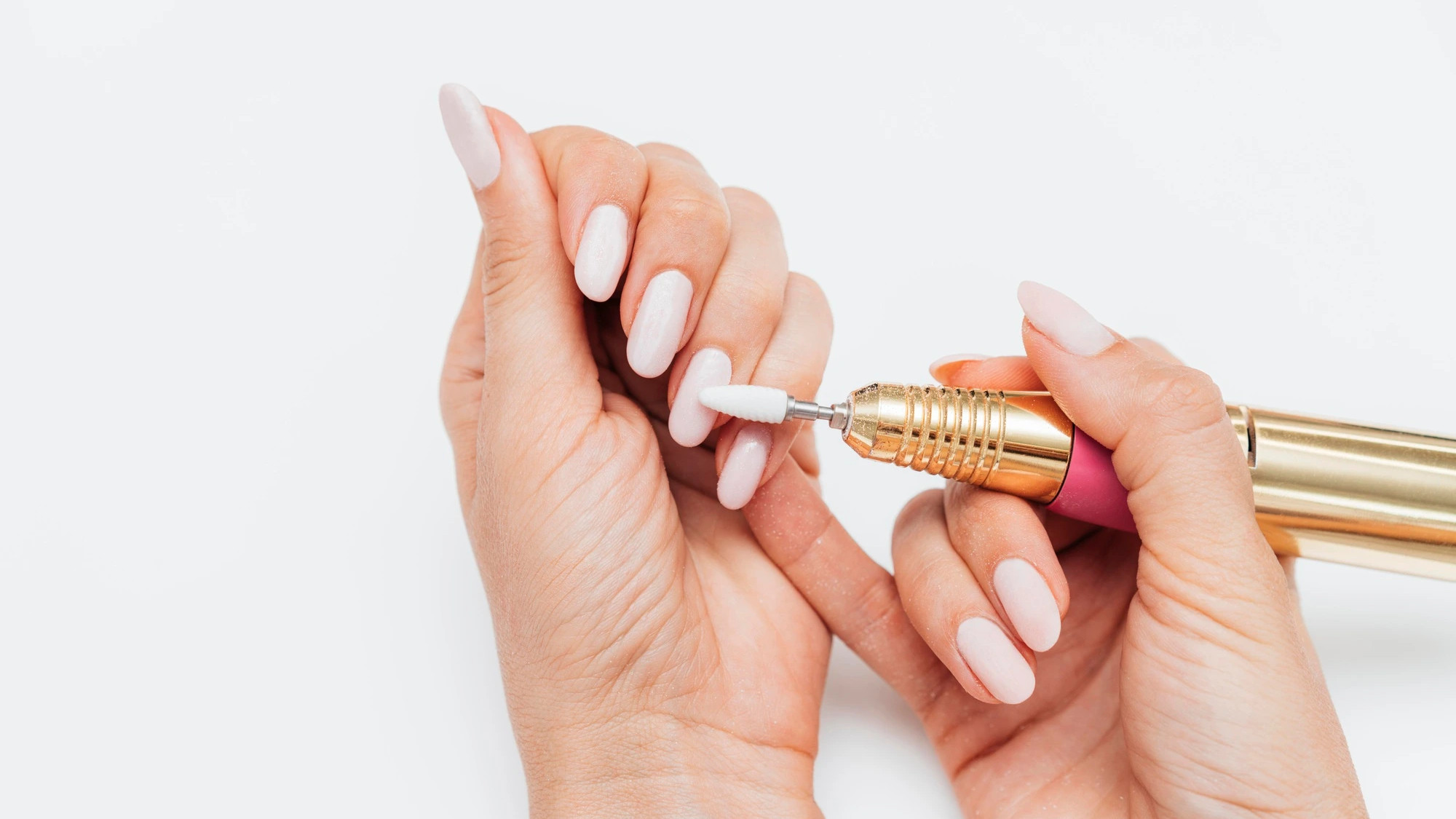 Errores comunes en la manicure que dañan tus uñas