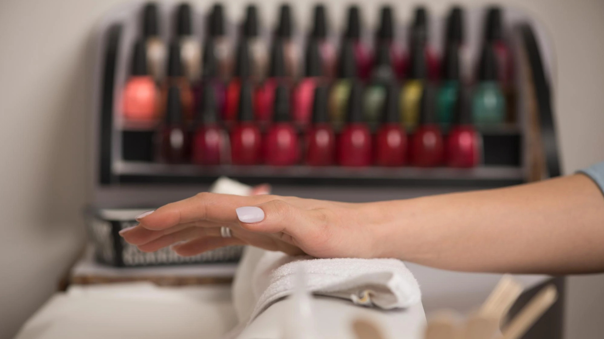 null How to Recognize a Clean and Professional Nail Salon