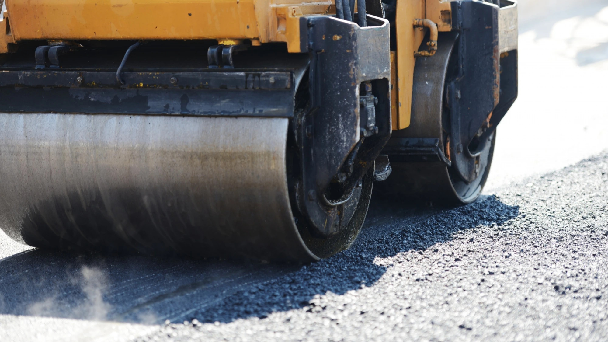 A Practical Overview of Asphalt Milling and Paving for Commercial Projects