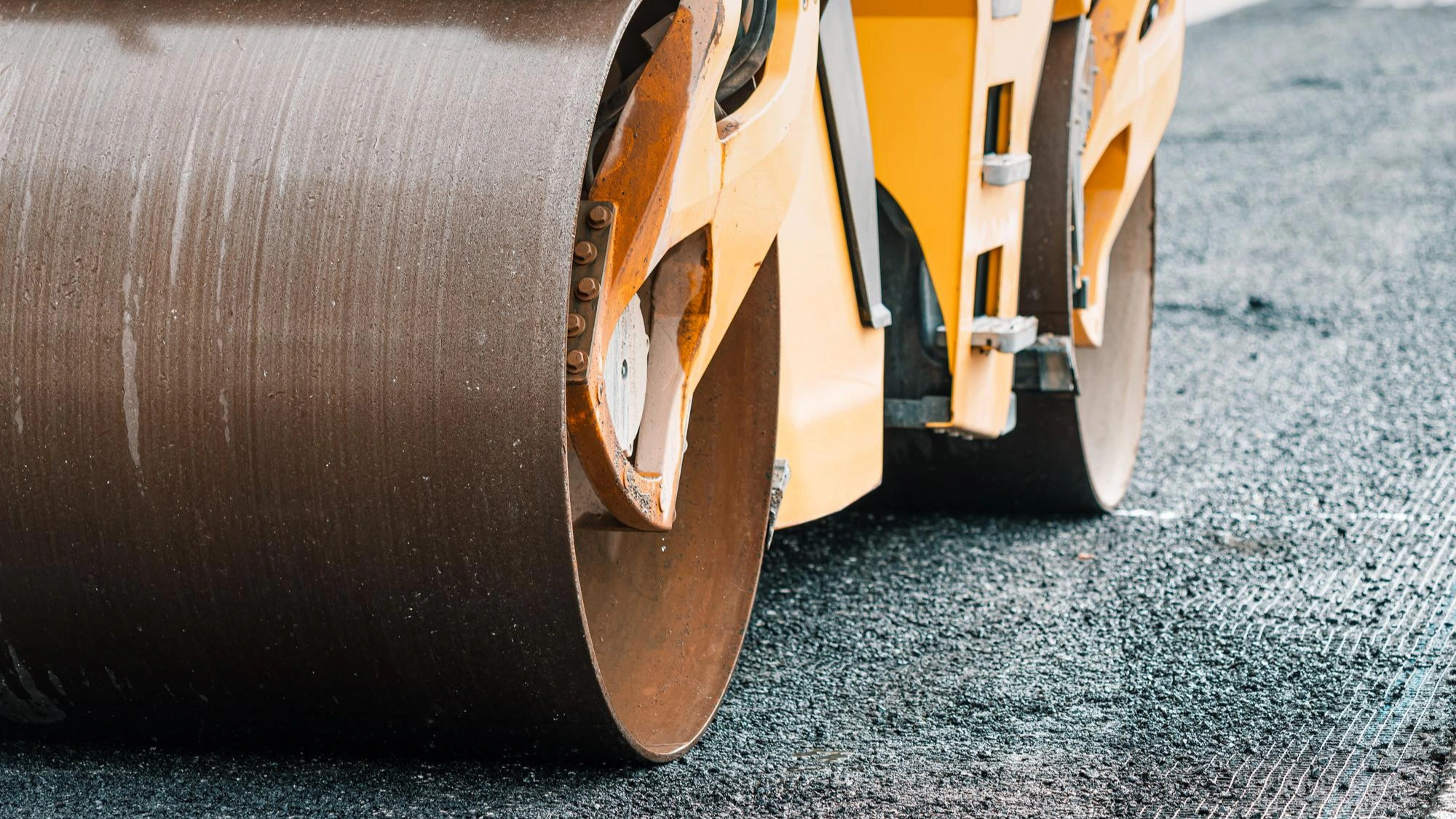 Signs Your Parking Lot Needs Milling and Resurfacing